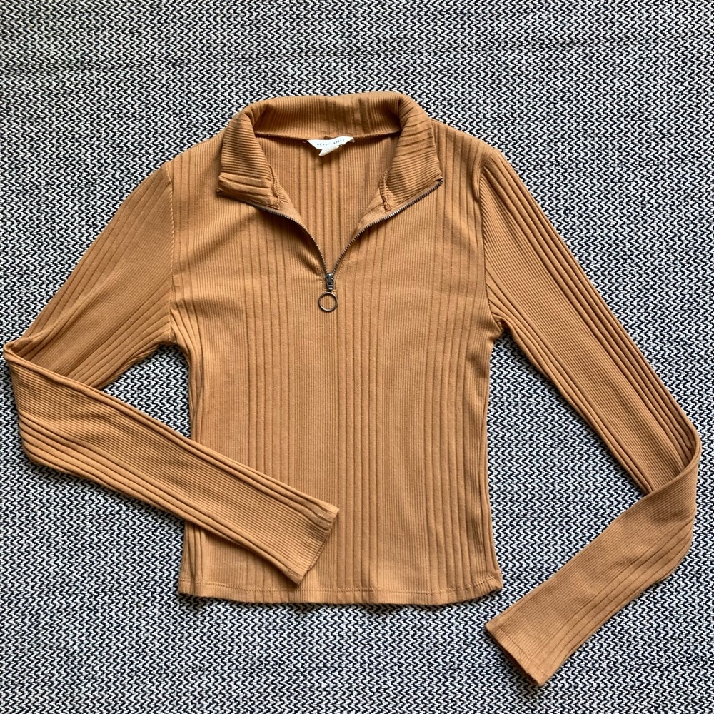 Fitted long sleeve cropped shirt